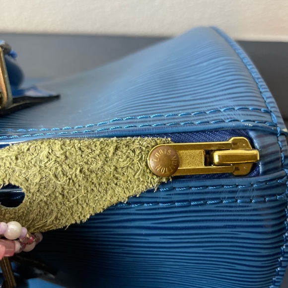 SOLD!! 🎉Louis Vuitton Speedy 30 Shoulder Bag Blue Epi Leather - Picture 6 of 15